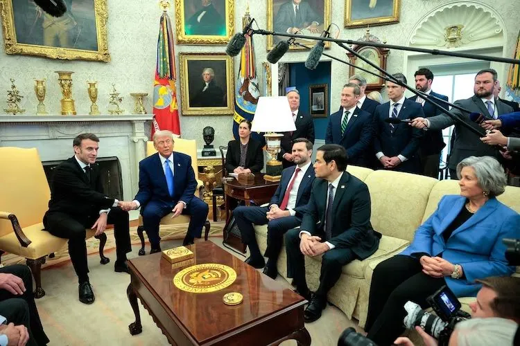 Трамп запевняє, що путін прийме європейські миротворчі війська в Україні Трамп запевняє, що путін прийме європейські миротворчі війська в Україні