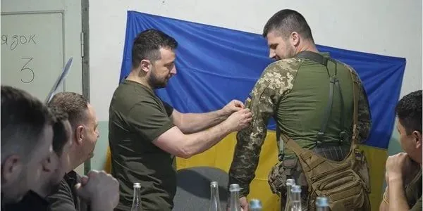 Зеленський звільнив командувача Об’єднаних сил ЗСУ Андрія Гнатова Зеленський звільнив командувача Об’єднаних сил ЗСУ Андрія Гнатова