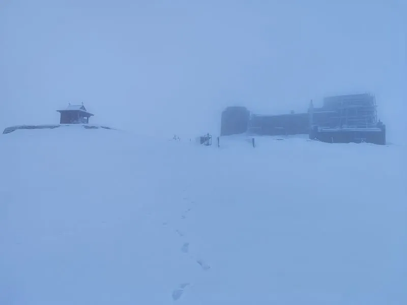 Carpathian highlands met the first day of spring in snow and clouds: video Carpathian highlands met the first day of spring in snow and clouds: video
