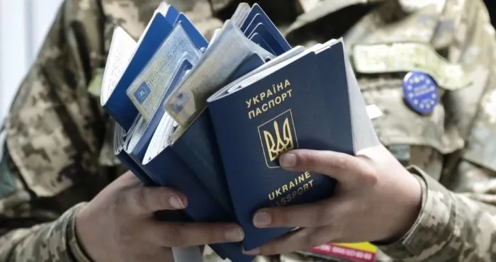 Виїзд митців та медійників за кордон: Кабмін затвердив нові правила Виїзд митців та медійників за кордон: Кабмін затвердив нові правила