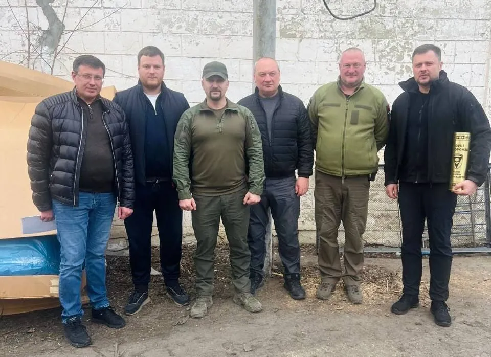 Мер Броварів Ігор Сапожко передав військовим на Сході техніку та обладнання Мер Броварів Ігор Сапожко передав військовим на Сході техніку та обладнання