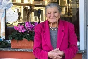 100-year-old Italian woman has been working as a barista for 67 years without days off and is not going to retire