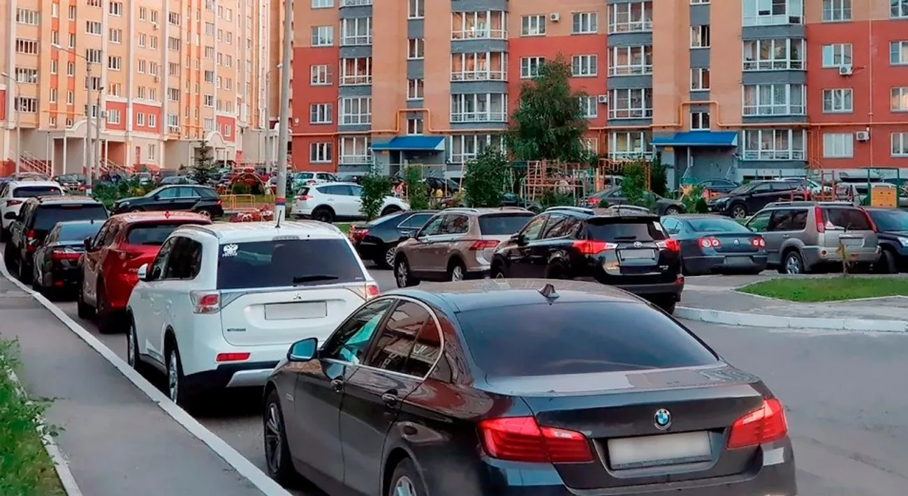 Kyiv will tighten control over parking near buildings after drone attack Kyiv will tighten control over parking near buildings after drone attack