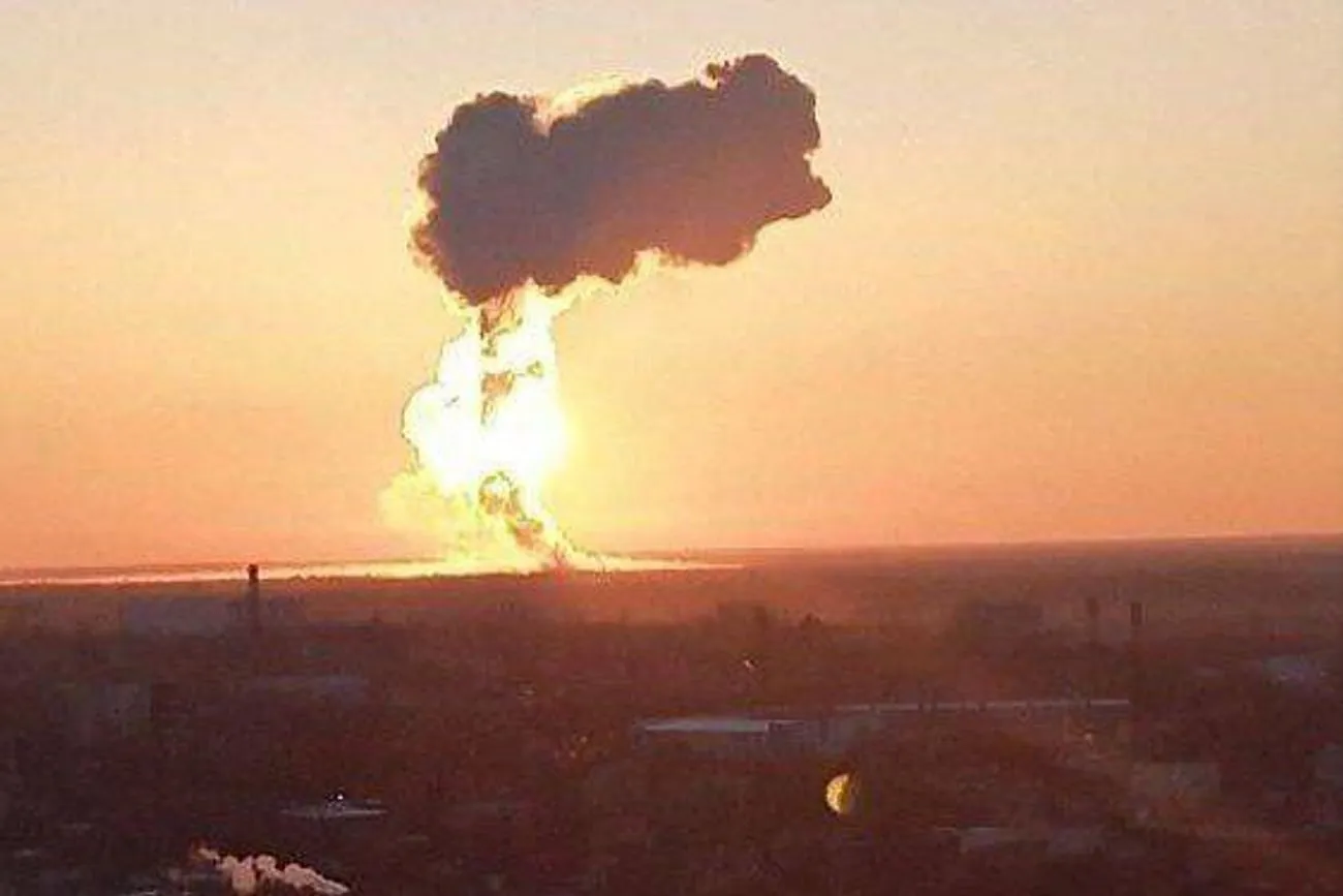 ЗСУ знищили 96 ракет та запаси палива ворога на аеродромі "Енгельс-2" ЗСУ знищили 96 ракет та запаси палива ворога на аеродромі "Енгельс-2"