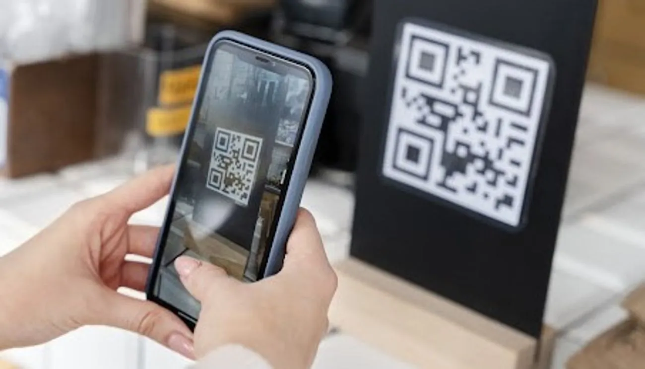 Scammers in Ukraine have become more active, replacing QR codes to steal data: details Scammers in Ukraine have become more active, replacing QR codes to steal data: details
