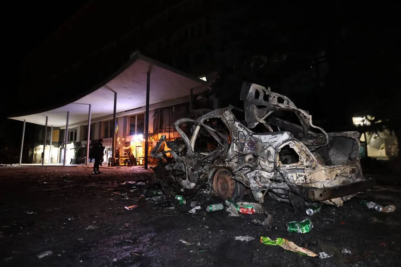 Вже 30 постраждалих через ворожий обстріл Харкова: фото наслідків Вже 30 постраждалих через ворожий обстріл Харкова: фото наслідків