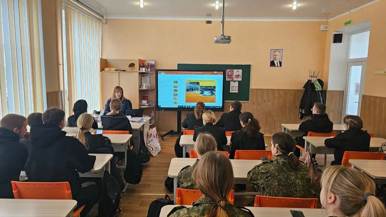 Учителей-коллаборационистов из Мариуполя учат доносить на проукраинские семьи Учителей-коллаборационистов из Мариуполя учат доносить на проукраинские семьи