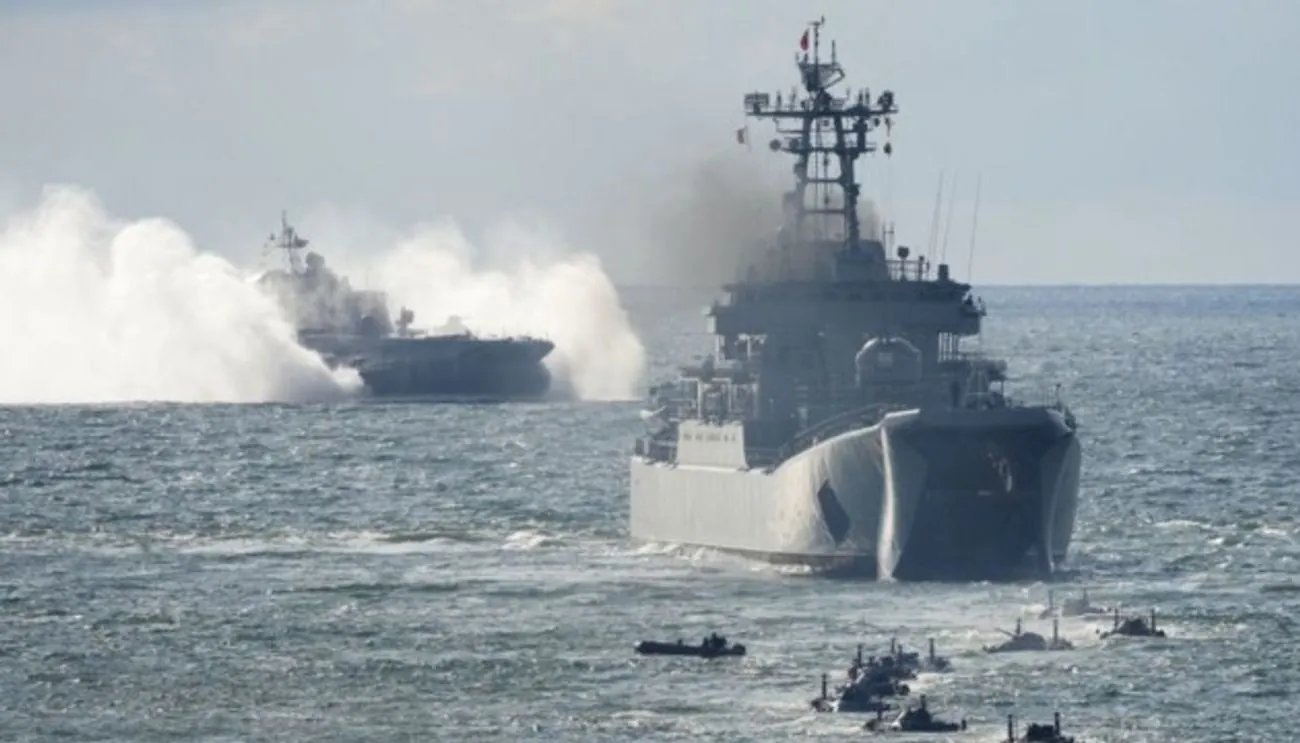 У Чорному морі чергують російські кораблі: є загроза ракетного удару У Чорному морі чергують російські кораблі: є загроза ракетного удару