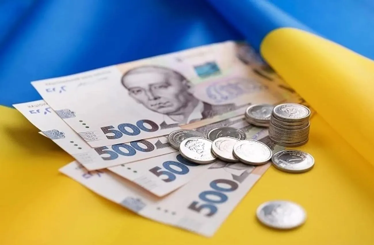 Що зміниться з 1 квітня 2025 року: перерахунок пенсій, перебронювання та ціни на цигарки
