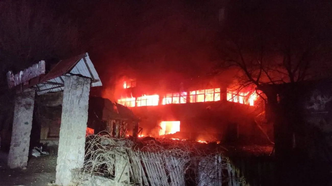 У Харкові пролунало 12 вибухів: є постраждалі, серед них дитина У Харкові пролунало 12 вибухів: є постраждалі, серед них дитина