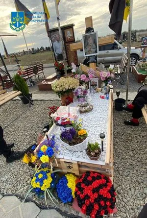 Вінничанка отримала підозру за крадіжку з могили наймолодшого захисника "Азовсталі" "Грінки"