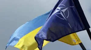 НАТО може зіграти роль у миротворчій місії Європи в Україні: ЗМІ з’ясували деталі
