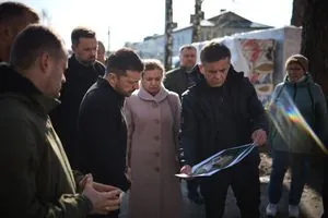 Зеленський відвідав Ягідне, де окупанти тримали майже місяць в підвалі усіх жителів села