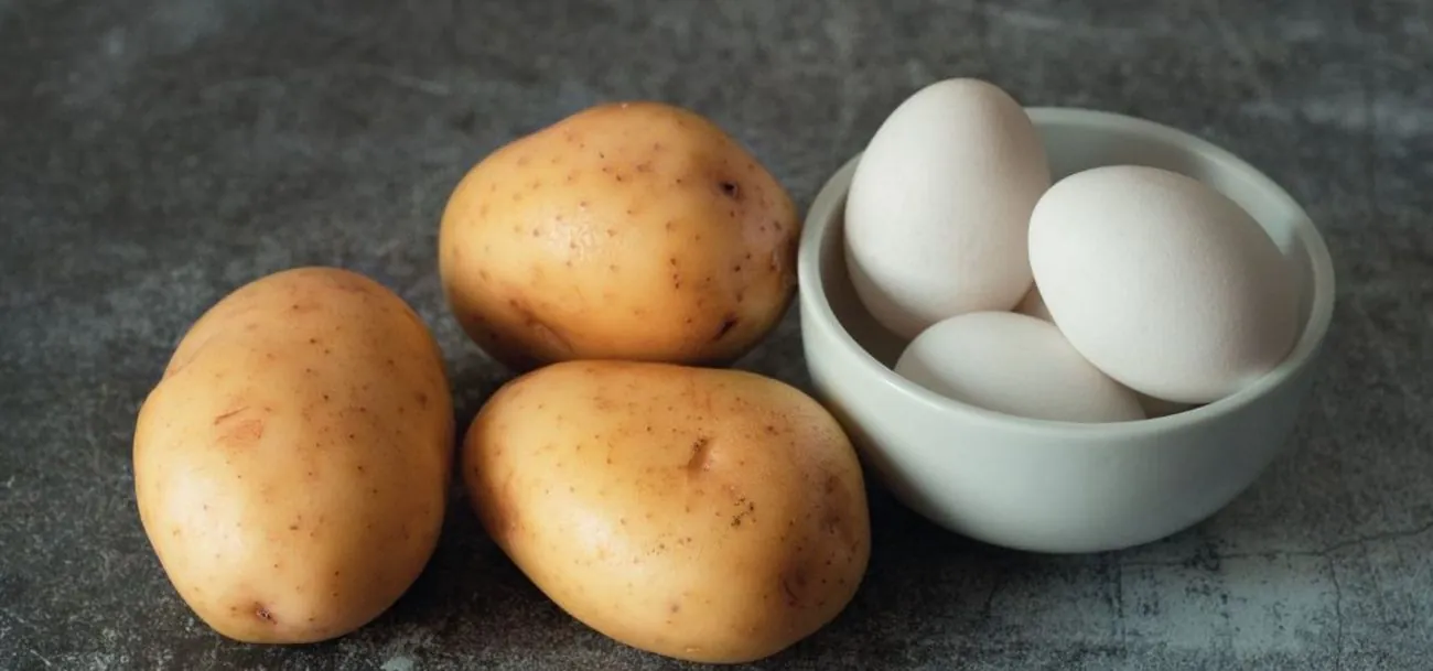 Eggs in the USA have become so expensive before Easter that Americans are painting potatoes Eggs in the USA have become so expensive before Easter that Americans are painting potatoes
