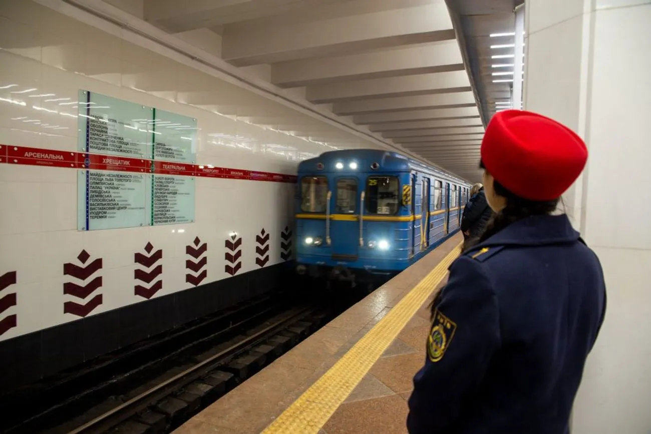 У столиці відзавтра відновлюється рух метро на ділянці "Лісова" – "Дніпро" У столиці відзавтра відновлюється рух метро на ділянці "Лісова" – "Дніпро"
