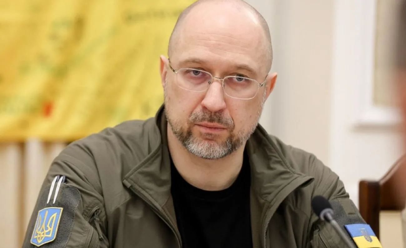 Шмигаль повідомив, скільки знищених росіянами шкіл та медичних закладів вже відбудовано Шмигаль повідомив, скільки знищених росіянами шкіл та медичних закладів вже відбудовано