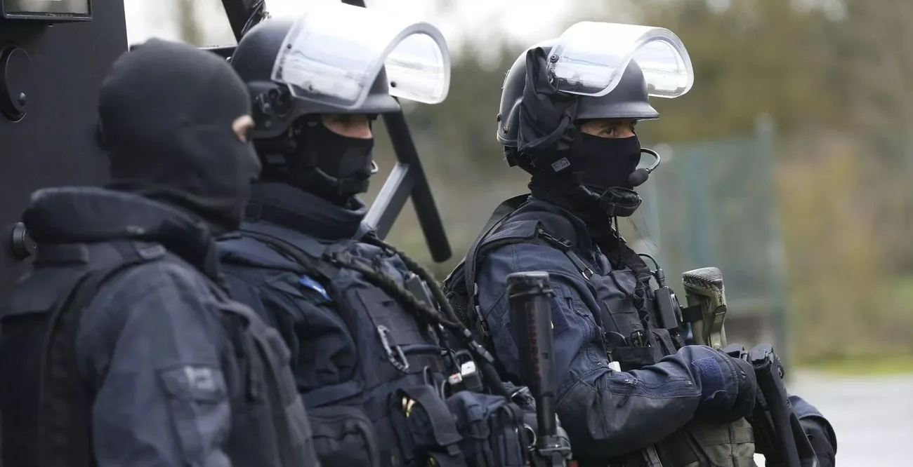 Suspects arrested in Paris for plotting terrorist attack linked to "Islamic State"