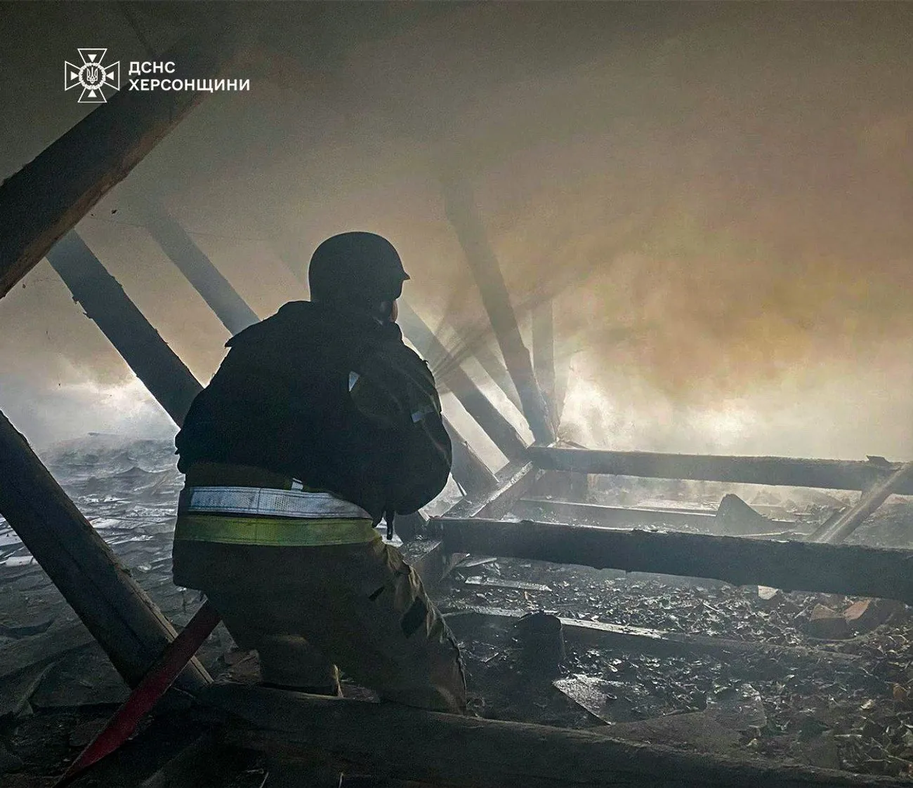 У Херсоні рятувальники ліквідували пожежу в багатоповерхівці: врятовано двох людей У Херсоні рятувальники ліквідували пожежу в багатоповерхівці: врятовано двох людей