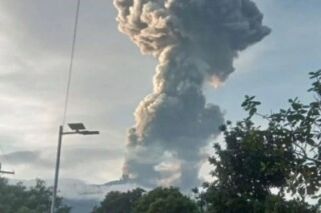 Kanlaon volcano eruption in the Philippines: ash column reaches 4 km Kanlaon volcano eruption in the Philippines: ash column reaches 4 km