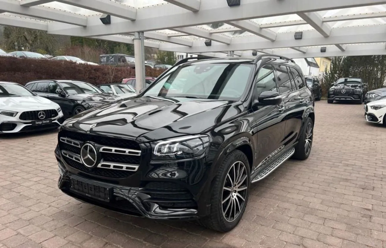 Спалив Mercedes вартістю понад 6,7 млн грн: у Києві затримали водія власниці авто Спалив Mercedes вартістю понад 6,7 млн грн: у Києві затримали водія власниці авто