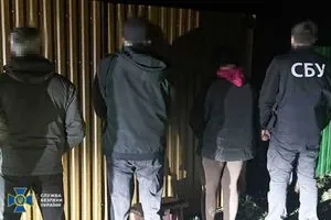 Вимагали гроші у вдови полеглого військового за демобілізацію сина: на Вінниччині затримали депутатку