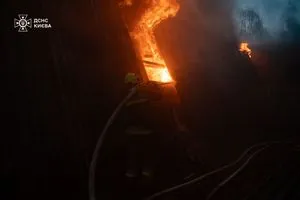 A large-scale fire in a warehouse hangar with an area of 600 m² was extinguished in Kyiv