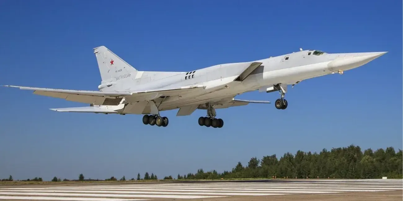 ЗСУ знищили російський бомбардувальник Ту-22М3 вартістю близько 100 мільйонів доларів ЗСУ знищили російський бомбардувальник Ту-22М3 вартістю близько 100 мільйонів доларів