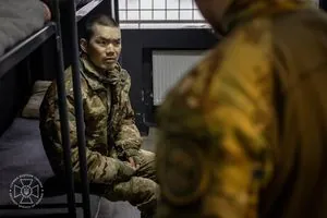 Один - "турист", інший - завербований: нові подробиці допиту китайських полонених