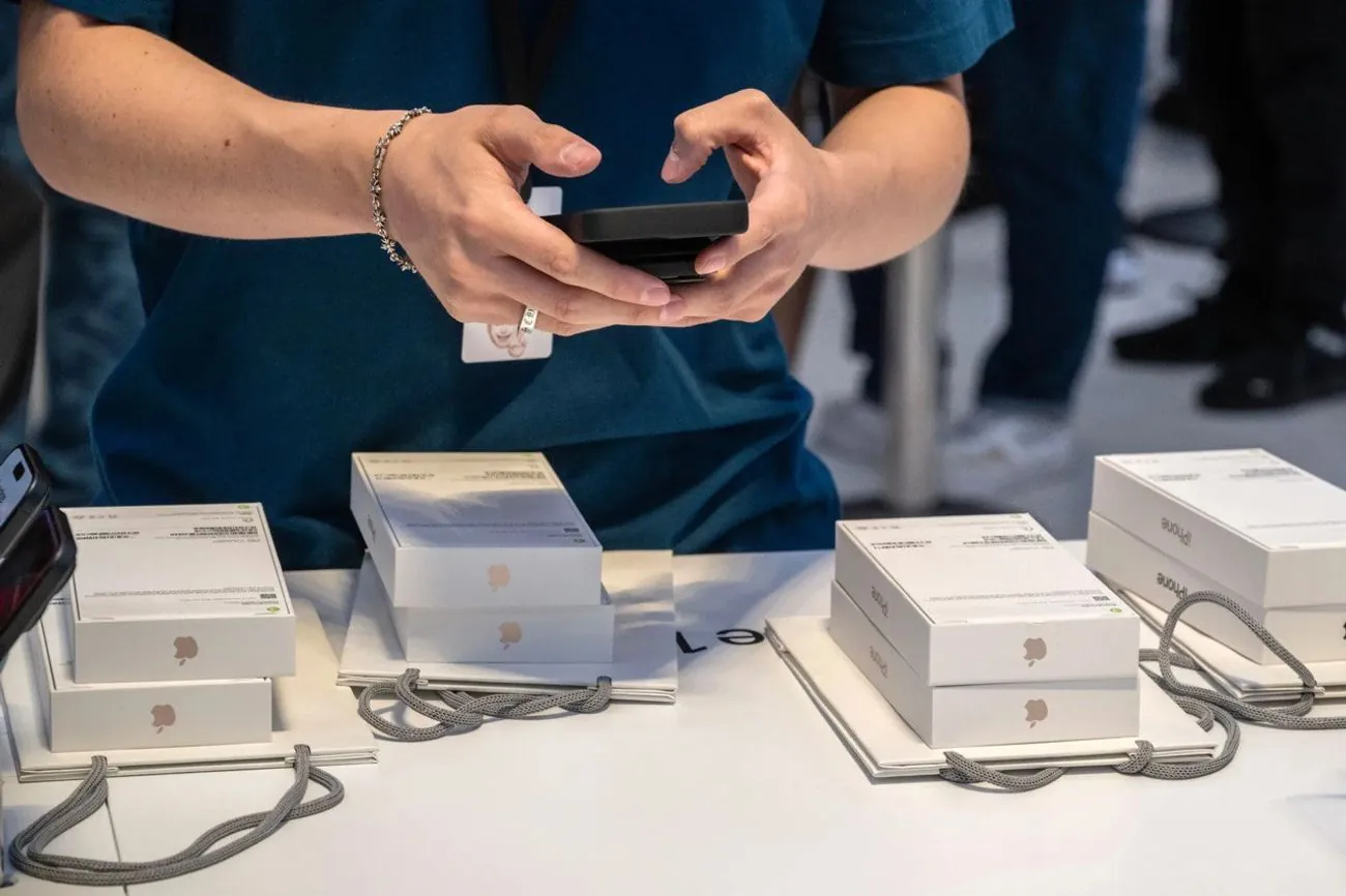 iPhone подорожают до 3500 долларов, если их начнут производить в США - CNN iPhone подорожают до 3500 долларов, если их начнут производить в США - CNN
