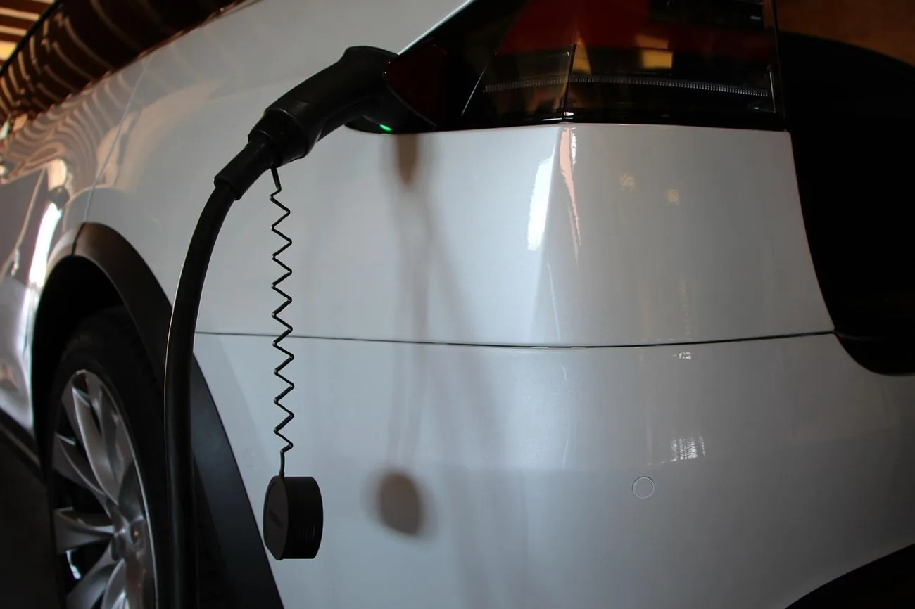 Украинцы активно покупают подержанные авто из США, почти треть - Tesla Украинцы активно покупают подержанные авто из США, почти треть - Tesla
