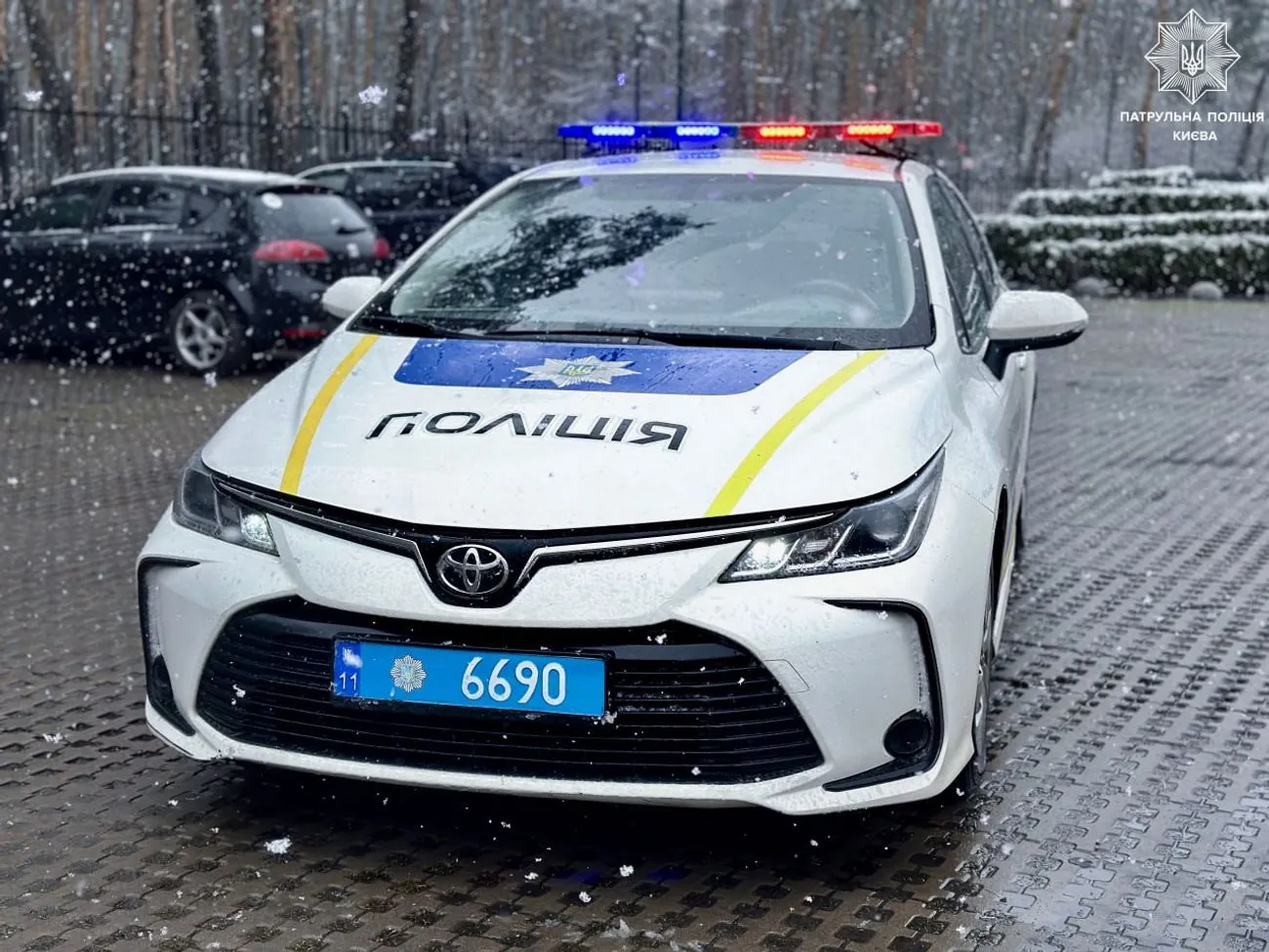 У Києві сніжить: поліція дала поради водіям щодо безпеки на дорогах У Києві сніжить: поліція дала поради водіям щодо безпеки на дорогах
