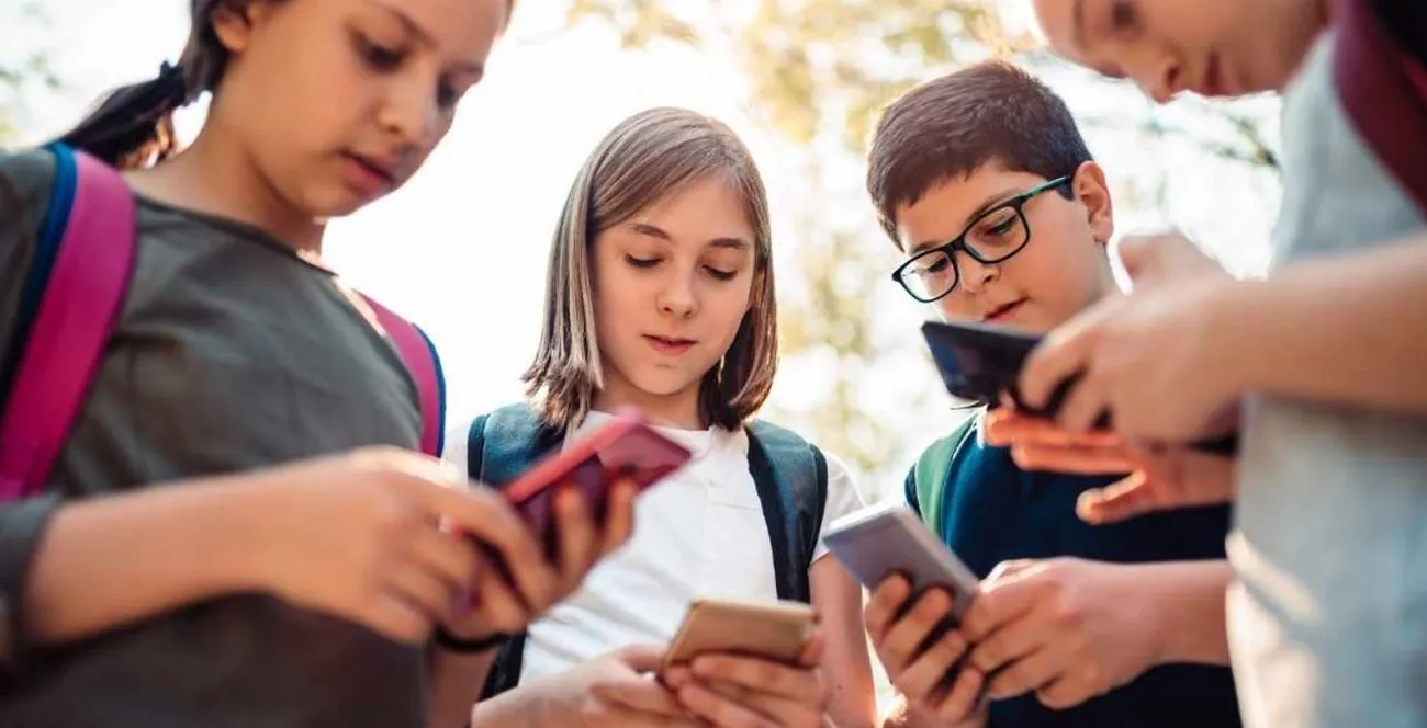 No gadgets in schools: France strengthens ban on phones for students aged 11-15 No gadgets in schools: France strengthens ban on phones for students aged 11-15