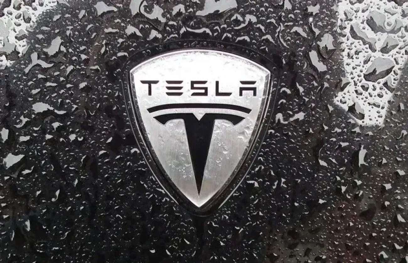 Tesla масово продають: кількість вживаних авто на продаж у США зросла на тлі дій Маска Tesla масово продають: кількість вживаних авто на продаж у США зросла на тлі дій Маска
