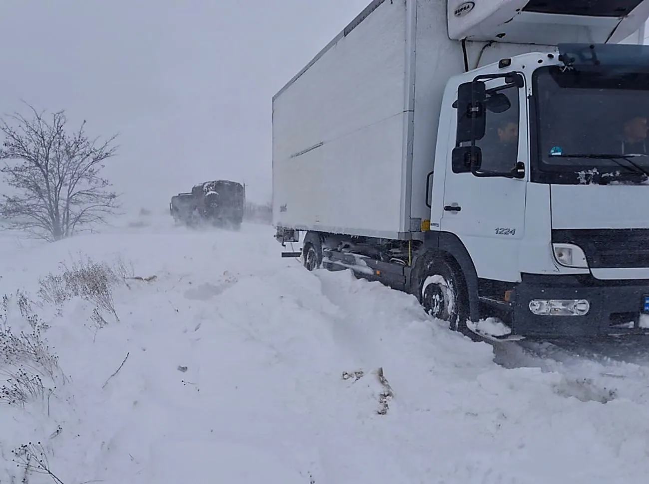 Негода паралізувала рух транспорту на Миколаївщині: режим обмеження триває Негода паралізувала рух транспорту на Миколаївщині: режим обмеження триває