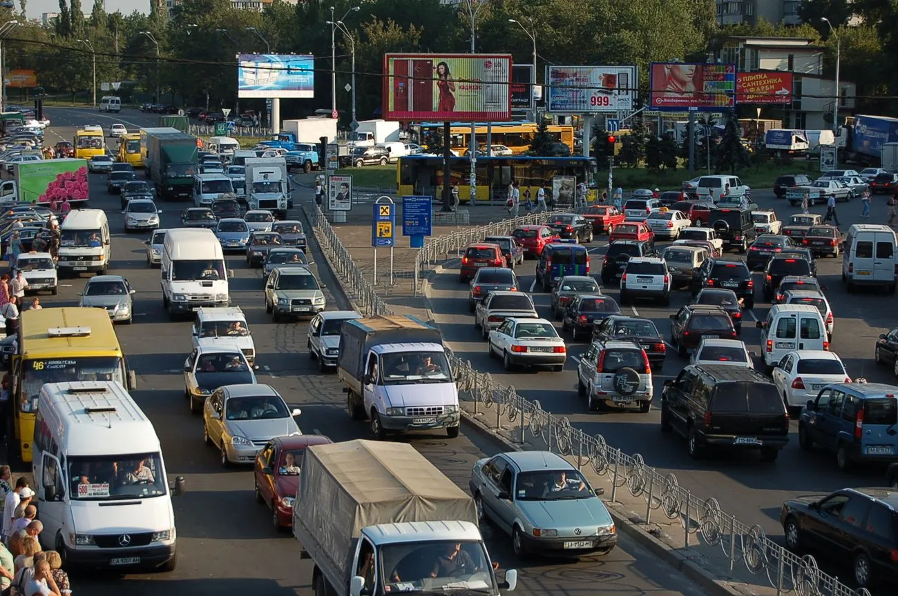 Водіям нагадали про важливість дотримання ПДР для безпеки на дорогах Водіям нагадали про важливість дотримання ПДР для безпеки на дорогах