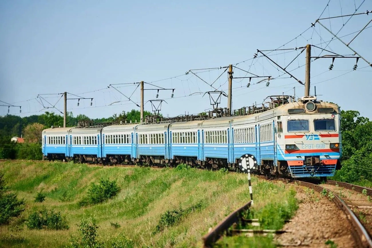 На Чернігівщині через ранкові обстріли рф не курсуватимуть деякі поїзди На Чернігівщині через ранкові обстріли рф не курсуватимуть деякі поїзди