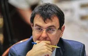 Прикриваючись МВФ Гетманцев намагається протиснути в Раду законопроєкт про діяльність ФГВФО