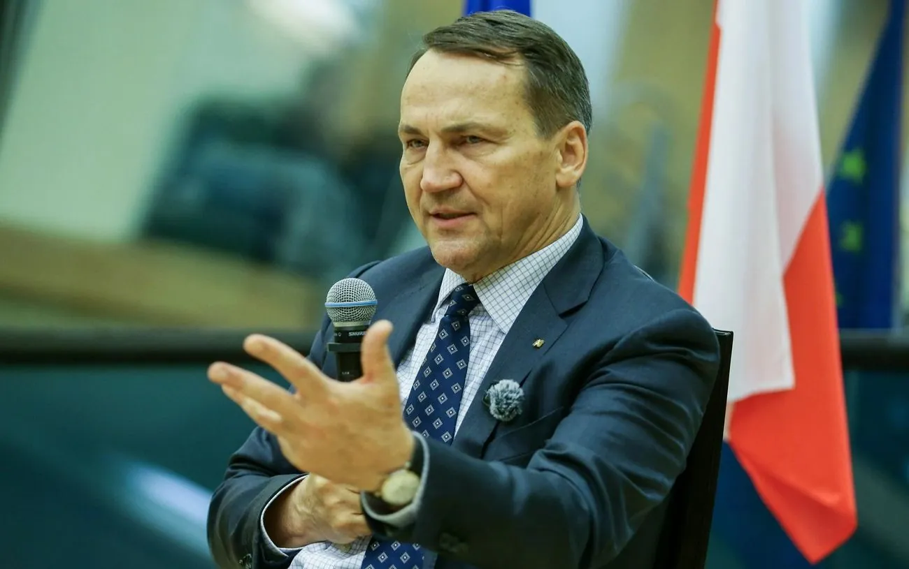Венгрия блокирует помощь Украине и переговоры о ее вступлении в ЕС - Сикорский Венгрия блокирует помощь Украине и переговоры о ее вступлении в ЕС - Сикорский