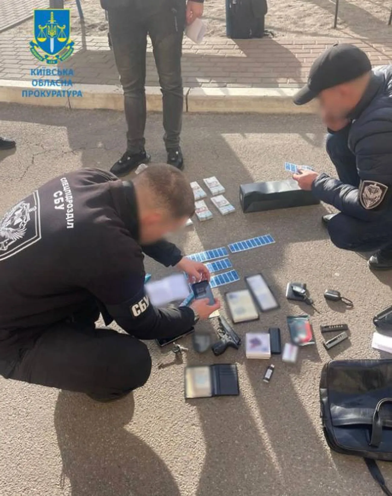На Київщині податківець вимагав понад 700 тисяч гривень хабаря за безперешкодну діяльність На Київщині податківець вимагав понад 700 тисяч гривень хабаря за безперешкодну діяльність