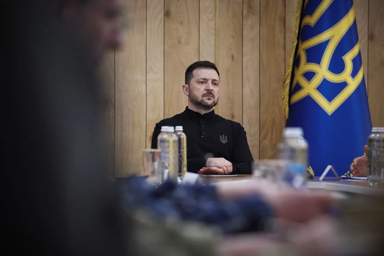 Заслухав доповідь щодо захисту від російських атак, а також про ситуацію з експортом зерна: Зеленський провів нараду в Одесі Заслухав доповідь щодо захисту від російських атак, а також про ситуацію з експортом зерна: Зеленський провів нараду в Одесі