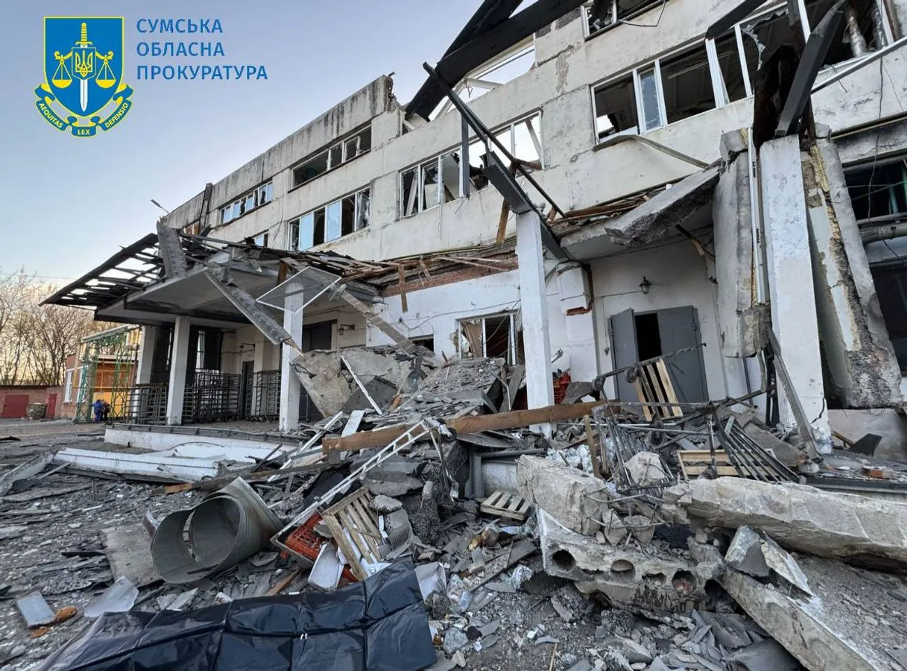 In Sumy, Russians attacked a bakery with drones: a driver was killed, an employee was injured In Sumy, Russians attacked a bakery with drones: a driver was killed, an employee was injured