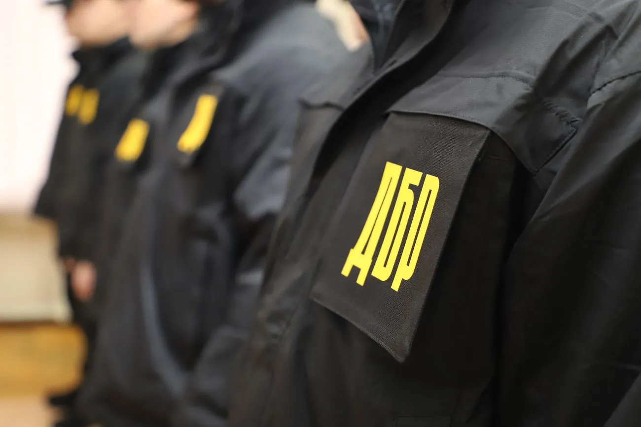 ДБР викрило схему фіктивного працевлаштування ухилянтів в одному з центрів Міноборони ДБР викрило схему фіктивного працевлаштування ухилянтів в одному з центрів Міноборони