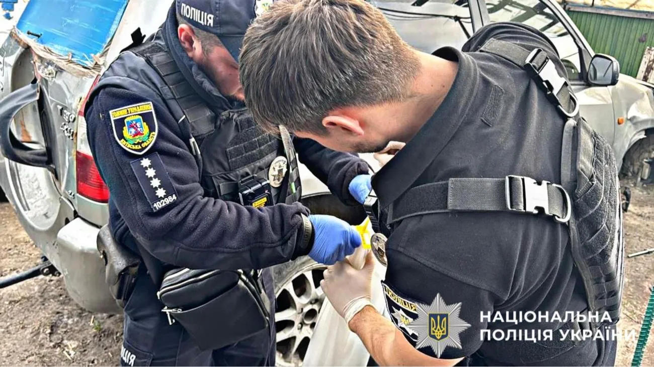 Били 16-річного та фільмували знущання на телефон: на Київщині трьом чоловікам повідомили про підозру Били 16-річного та фільмували знущання на телефон: на Київщині трьом чоловікам повідомили про підозру