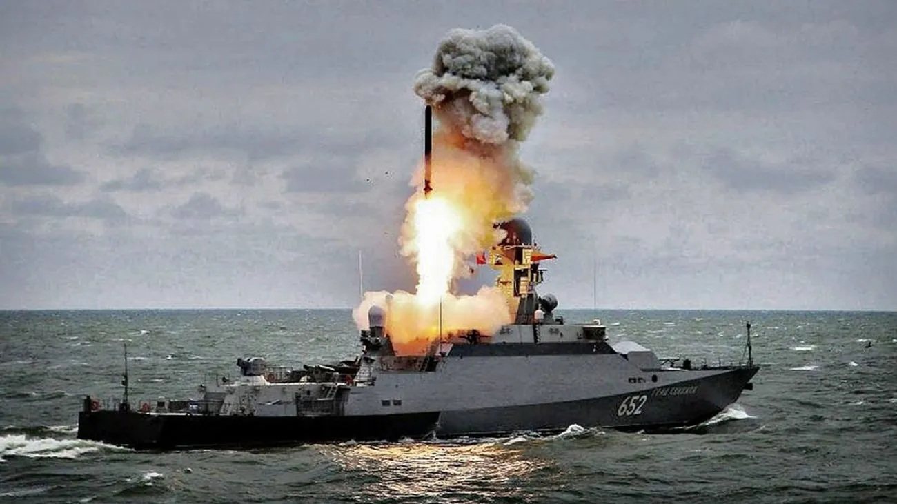 Загроза обстрілів з Чорного моря: росія вивела ракетоносій Загроза обстрілів з Чорного моря: росія вивела ракетоносій