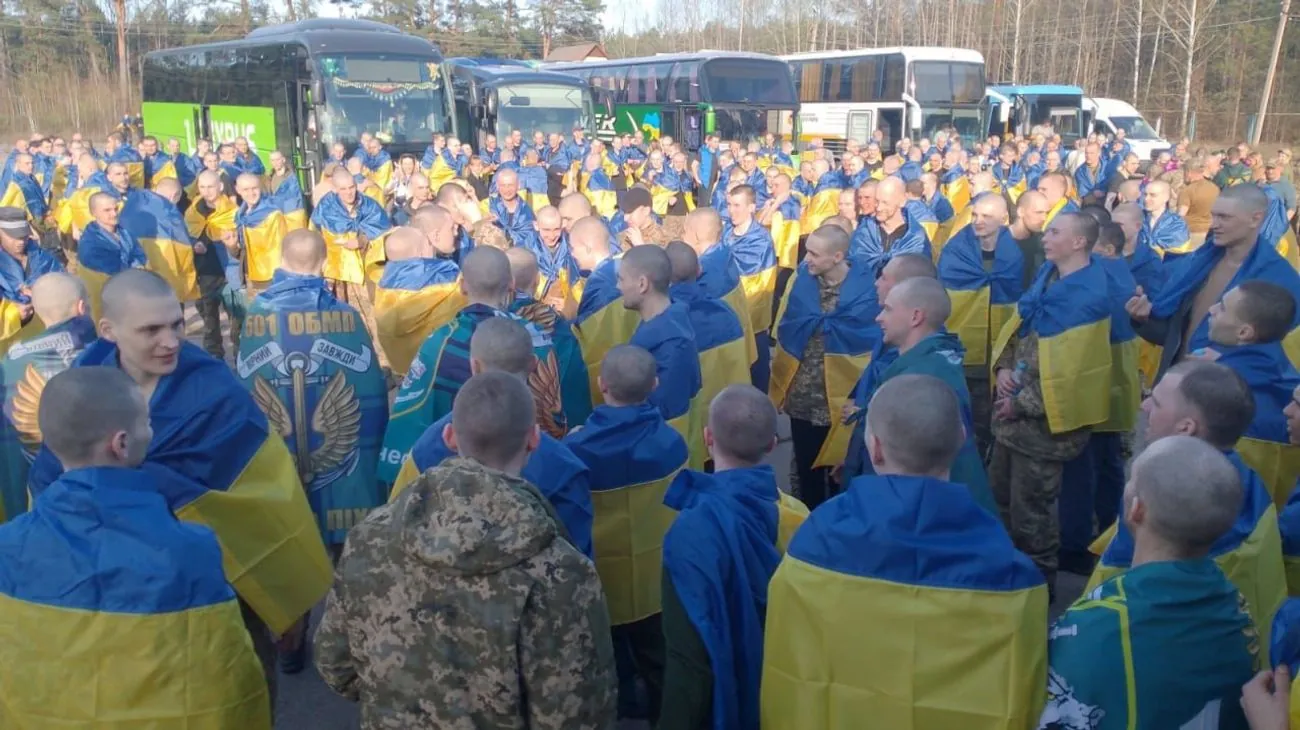 Ещё 277 воинов вернулись домой из российского плена - Зеленский Ещё 277 воинов вернулись домой из российского плена - Зеленский
