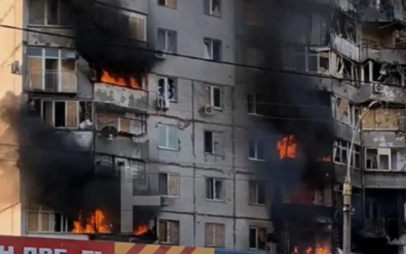 Evening Russian attack on Kherson: 7 apartments destroyed by fire in a high-rise building Evening Russian attack on Kherson: 7 apartments destroyed by fire in a high-rise building