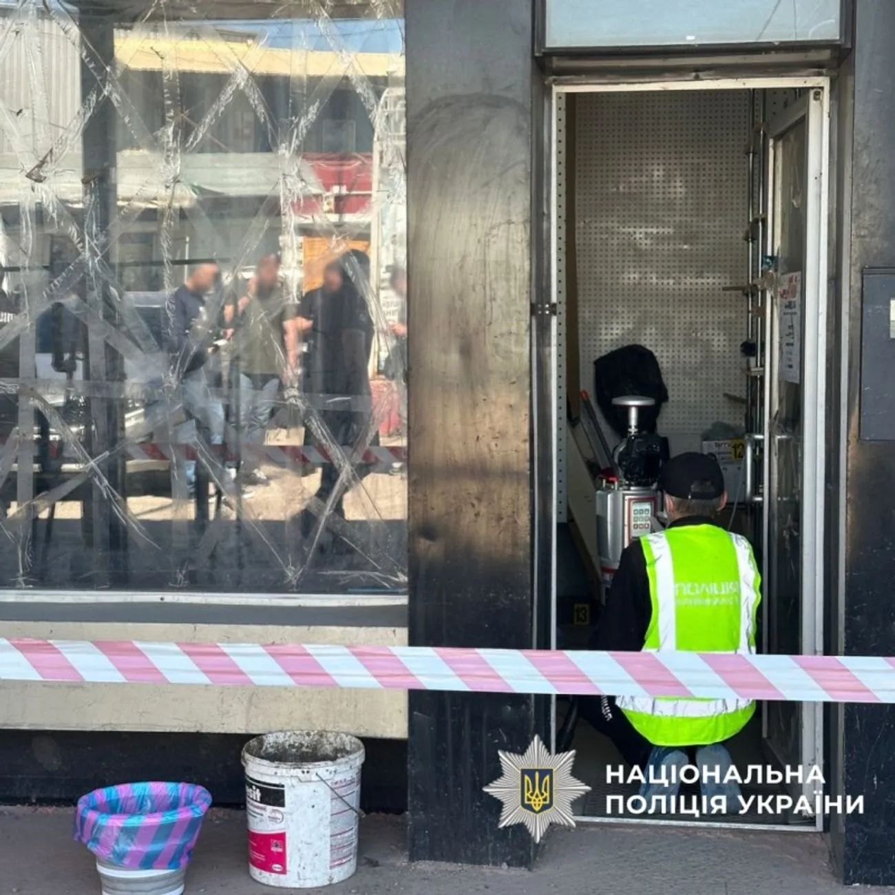 На рынке "Барабашово" в Харькове обнаружили тело человека: что известно На рынке "Барабашово" в Харькове обнаружили тело человека: что известно