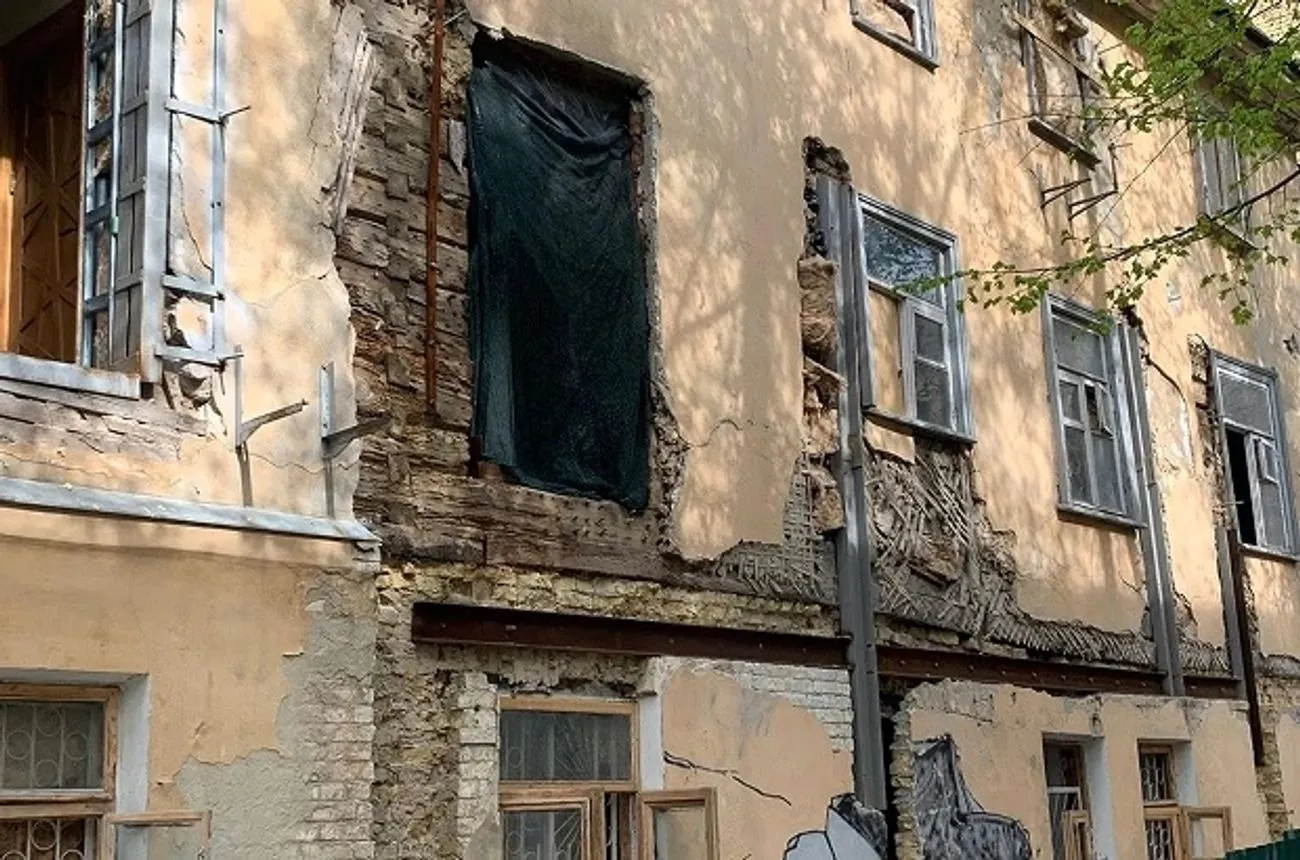 У Києві продовжують руйнувати "Будинок з хлібною лавкою" попри заборону У Києві продовжують руйнувати "Будинок з хлібною лавкою" попри заборону