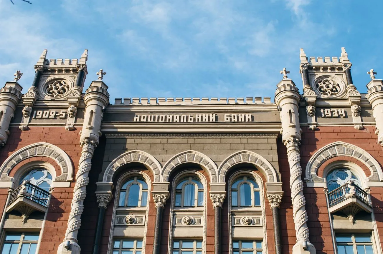 Мільйонер із кримінальною справою. Головний юрист НБУ отримав у 2024 році понад 6 млн грн тільки зарплати Мільйонер із кримінальною справою. Головний юрист НБУ отримав у 2024 році понад 6 млн грн тільки зарплати