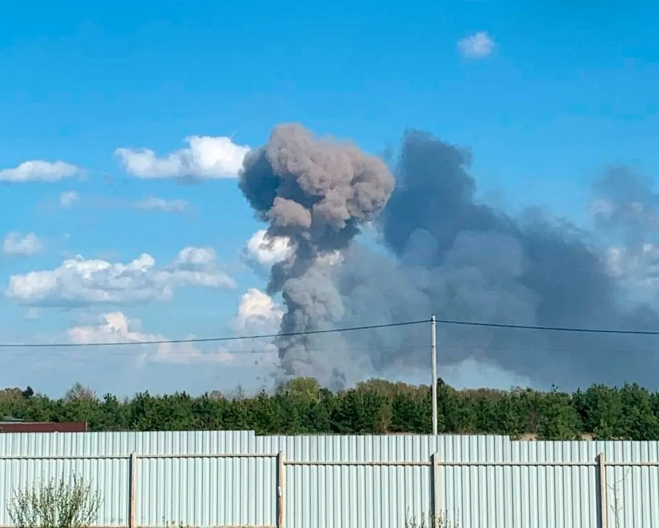 У росії пролунали вибухи поблизу ракетного арсеналу армії рф - фото і відео У росії пролунали вибухи поблизу ракетного арсеналу армії рф - фото і відео